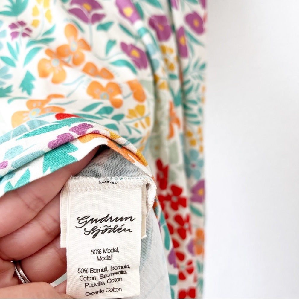 Gudrun Sjödén Floral Printed Boho Scandinavian Stretchy Dress in Multicolor - Picture 7 of 9